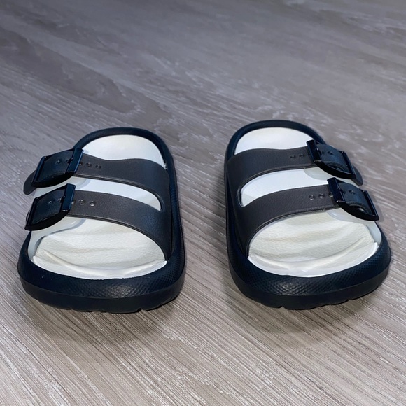 Amazon Essential Lonsoen foam slides white and black toddler sz 9 toddler - Picture 4 of 5